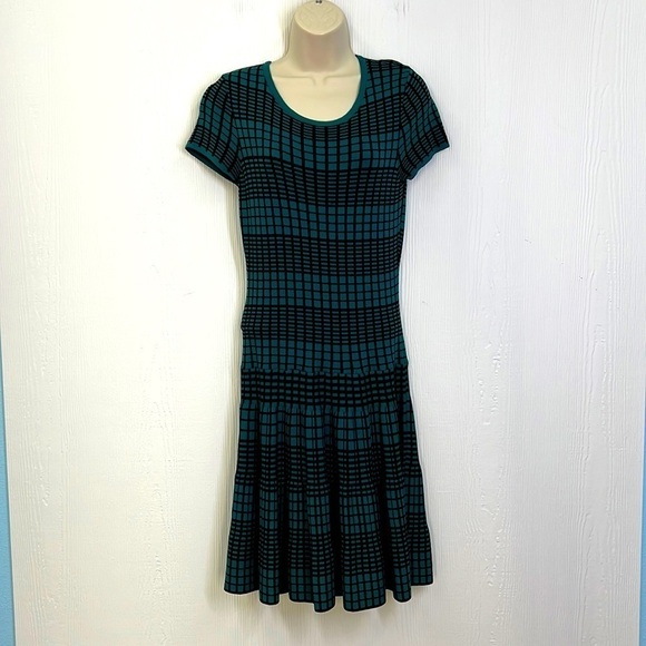 Romeo & Juliet Couture - NWT Emerald & Black Plaid Peplum Midi Dress Size Small - Picture 1 of 13